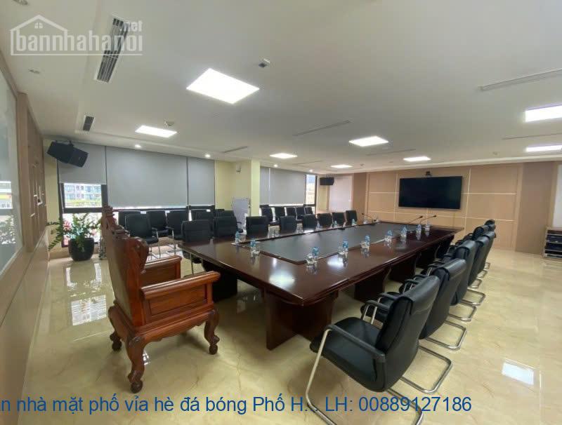 Bán nhà mặt phố vỉa hè đá bóng Phố Hoàng Quốc Việt, Cầu Giấy 