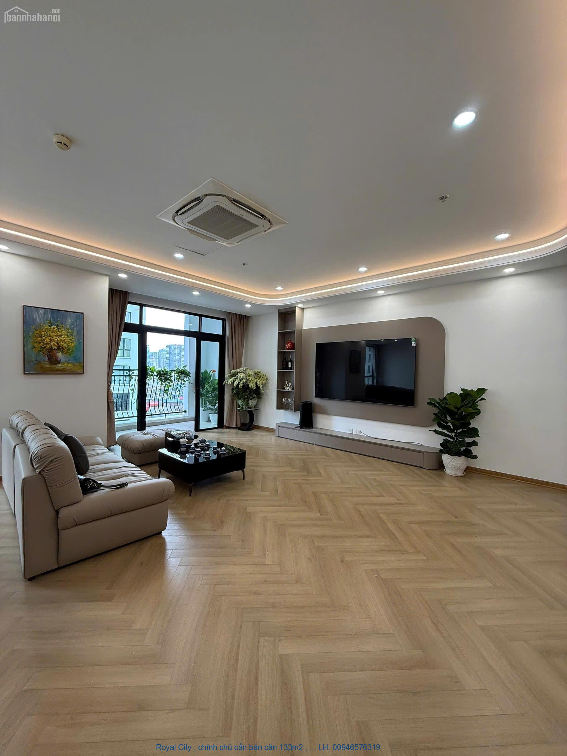 Royal City , chính chủ cần bán căn 133m2 , 3PN , 2 WC , tầng thoáng